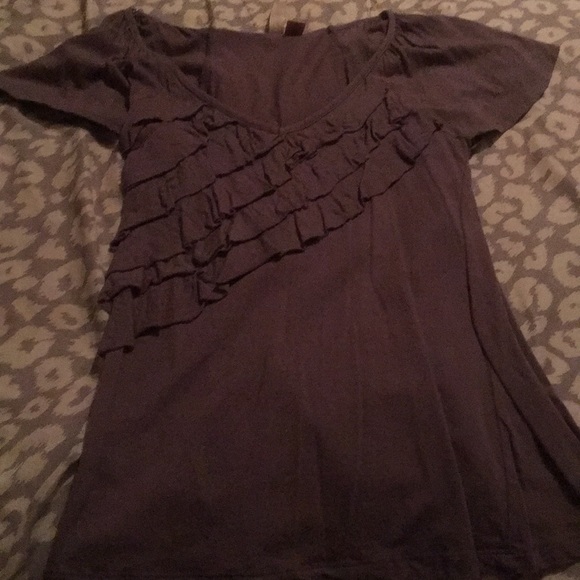 Eyeshadow Ruffle V Neck - Picture 2 of 2